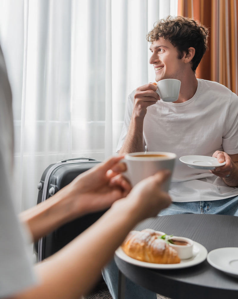 L'établissement Ostòria : hôtel, bar lounge, restaurant, salles de séminaires en Dordogne.