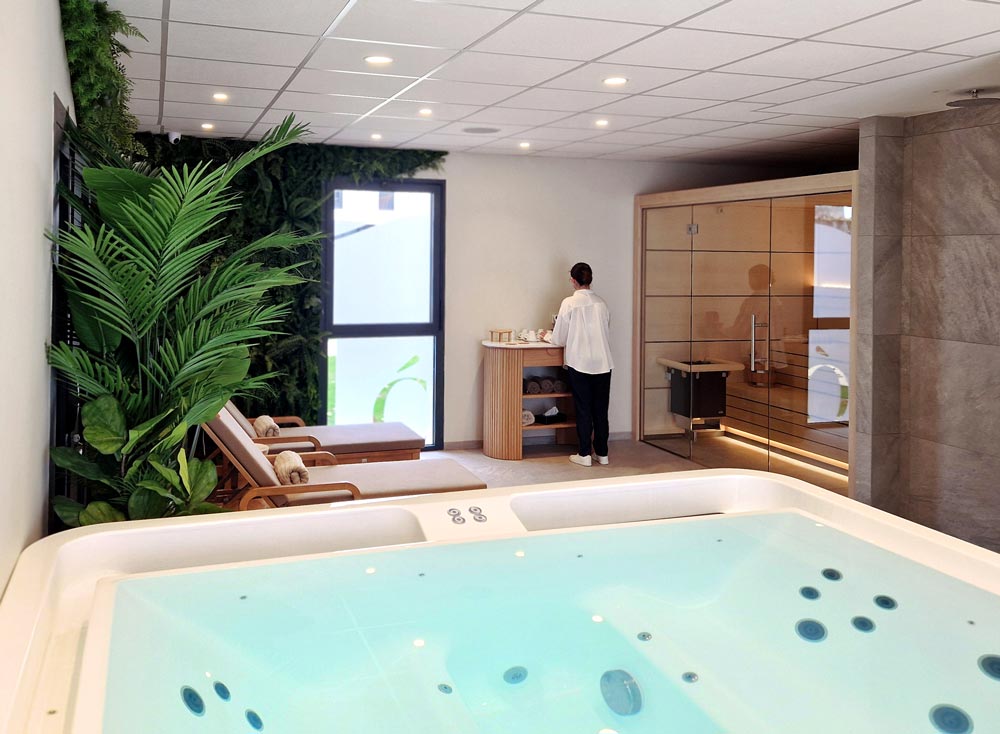 Espace détente avec spa et sauna à Périgueux