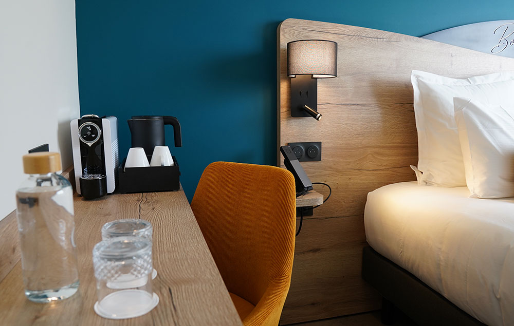Chambre standard avec machine à café et équipements de confort dans un hôtel à Périgueux