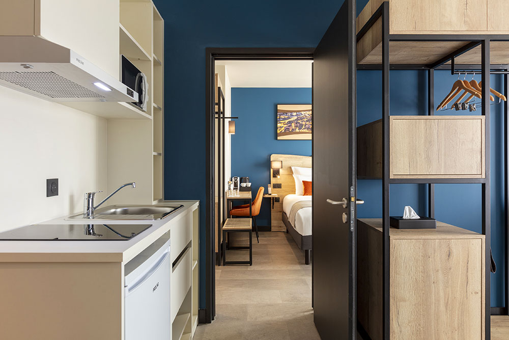 Appart hôtel à Périgueux avec kitchenette équipée et chambre confortable