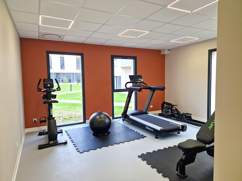 Espace fitness dans l'hôtel à Périgueux