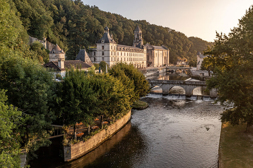 Brantôme en Périgord, abbaye et rivière Dronne en Dordogne près de Périgueux