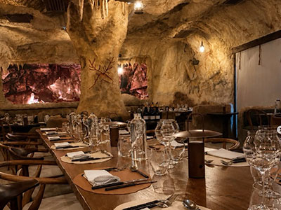 Cave-themed immersive restaurant in Périgueux, Dordogne